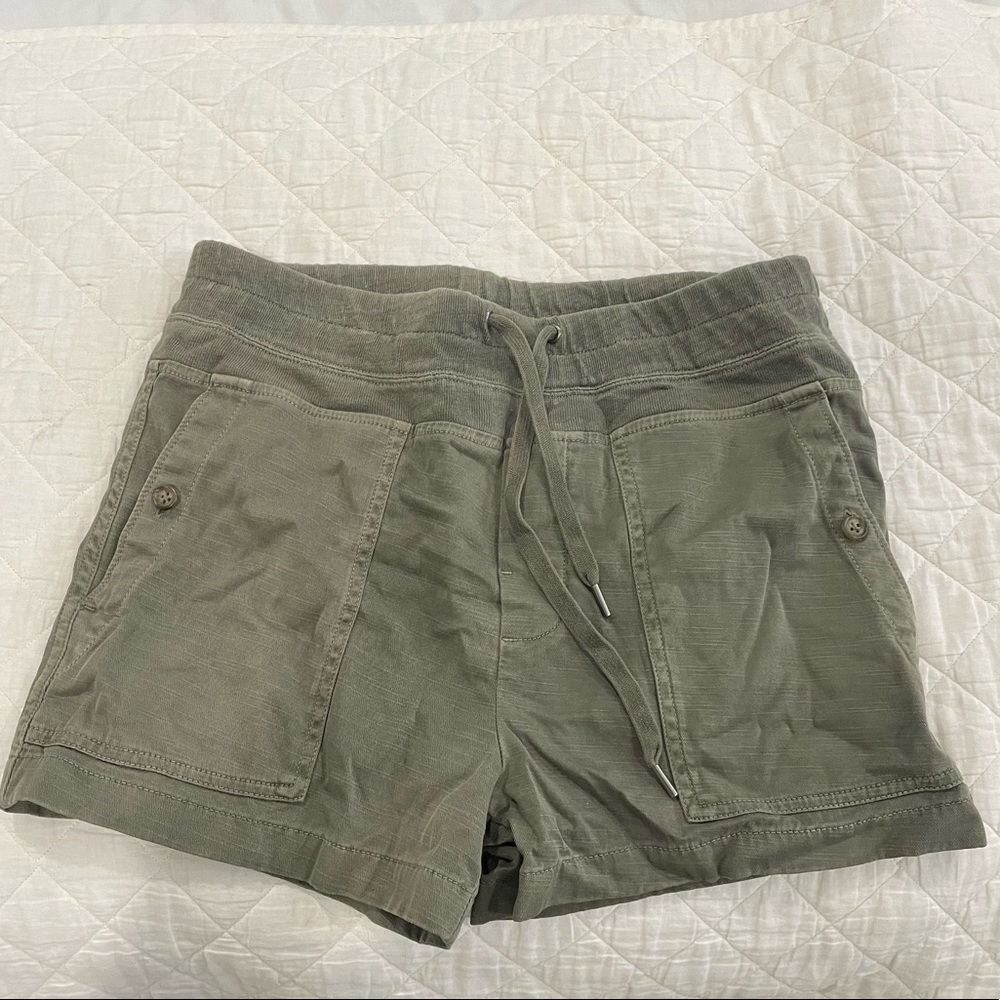 James Perse shorts size 2 green